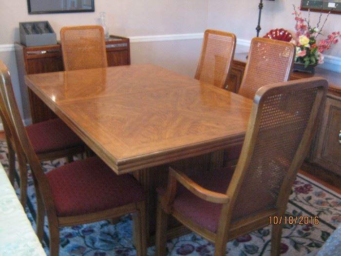 Dining room table with 6 chairs
