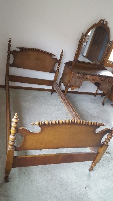 The bed is in excellent condition, with fine turned work on posts, headboard and footboard. 