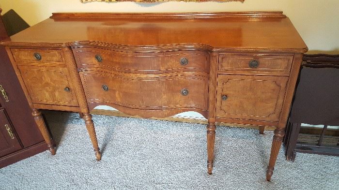 Tremendous buffet, possibly antique. Beautiful in every detail! Possible English but not sure.