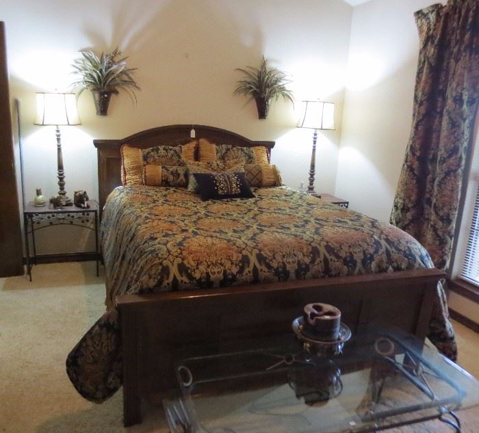 Gorgeous queen bed and bedding (includes curtains)