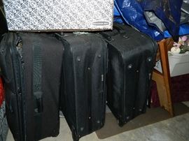 Luggage pieces