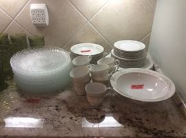 Set of Noritake dishes, Set of 16 swirl glass plates