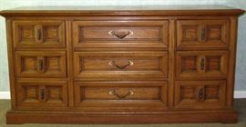 Dixie Furniture Oak 9-Drawer Dresser/Sideboard