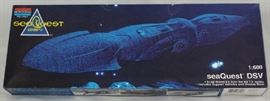 Monogram "Seaquest DSV" Stinger Scale 1:600 Model Kit Level 2 Complete with Instruction Booklet in Box (1994)