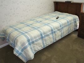 Serta Perfect Sleeper Adjustable Foundation Twin Bed with remote