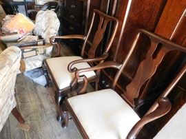 Pair of large Queen Anne armchairs of great Quality