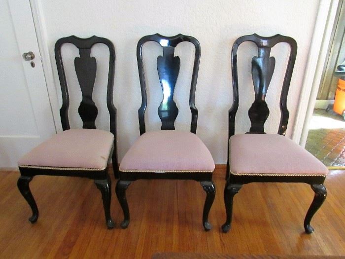 Italian black lacquer chairs in great condition, set of 8.