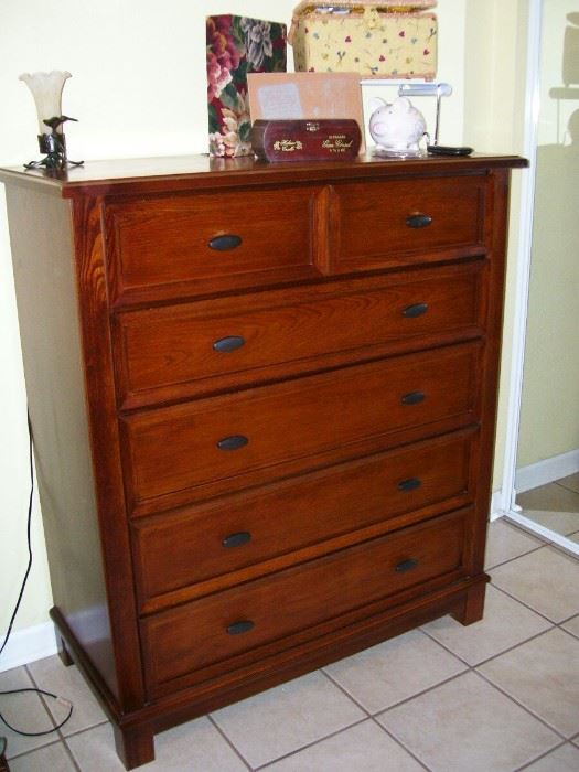 Matching chest of drawers - this is a BASSETT set