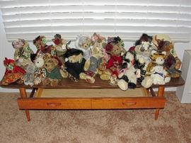 Very nice Bearrington Bears collection & very desirable Mid Century Lane coffee table
