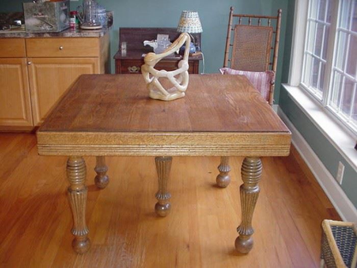 Oak kitchen table with turned legs