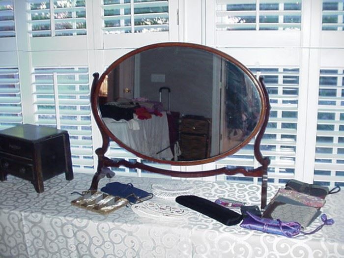 Oval dresser mirror