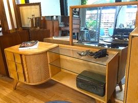 HEYWOOD WAKEFIELD KOHINOOR VANITY W/ MIRROR. 