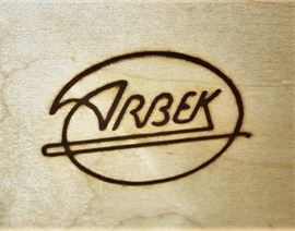 Arbek King Bedroom set w/Bed Frame, 2 Night Stands, 7-Drawer Dresser W/Mirror, & 3-Drawer Entertainment Cabinet