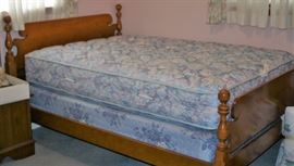 Double Bedroom Set w/Mattress & Box Springs, Night Stand, & 6-Drawer Dresser w/Mirror