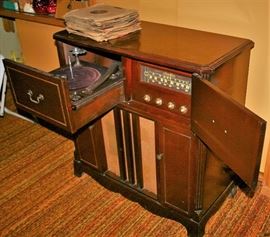 Sparton Radio & Turntable