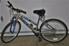 MGX Serif 21 Speed Mongoose Bike