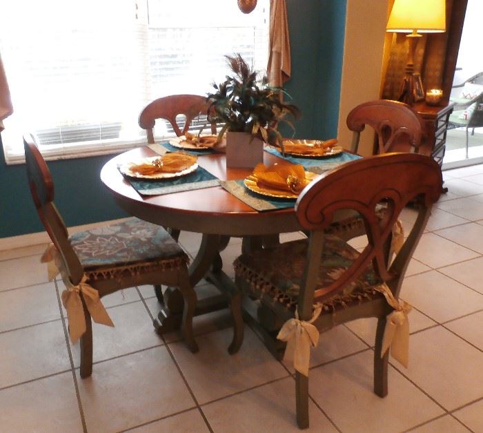 ATTRACTIVE DINETTE SET FOR FOUR