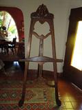 ANTIQUE EASEL