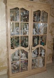 Not all contents in this photo are available - picture to show furniture piece only