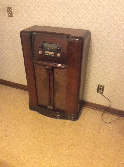 Floor radio