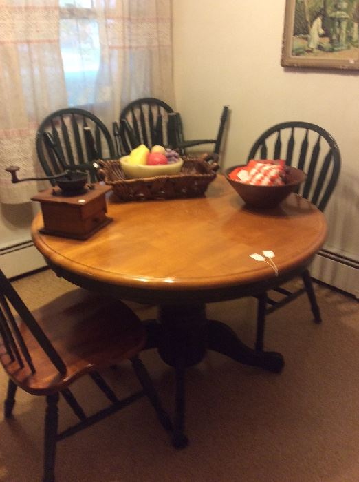 Kitchen table with 6 chairs,  extra leaf in table 