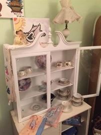 Tea cups, China, and Vintage Collectibles