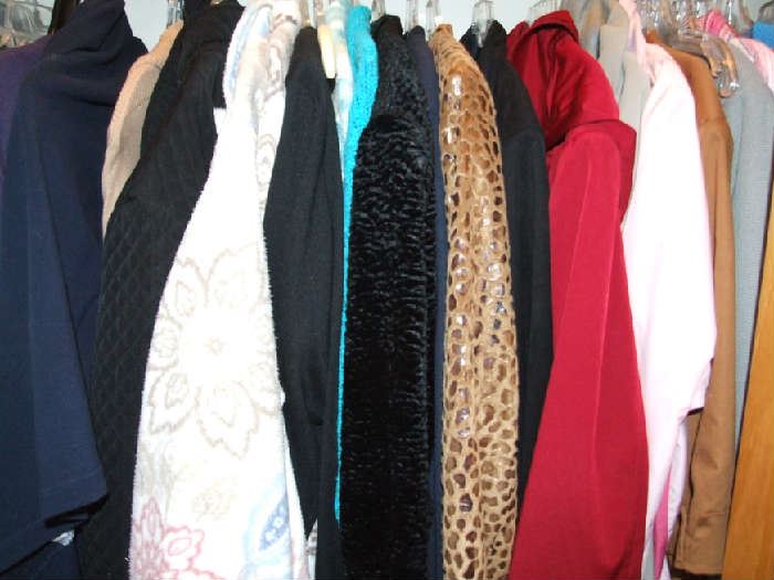 ASSORTED WOMENS AND MENS CLOTHING