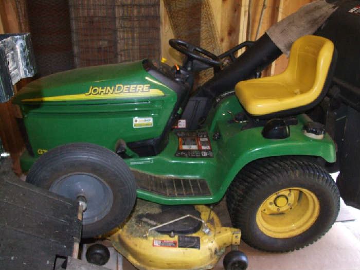 JOHN DEERE GT 245 - LOW MILAGE/HOURS - 3 BAGGER - 48" CUTTING WIDTH - INCLUDES CRAFTSMAN PULL WAGON #610243552 - MANUAL INCLUDED. PRICED AT ONLY $ 3100 !!! 