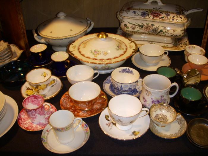 Covered serving pieces; cups & saucers
