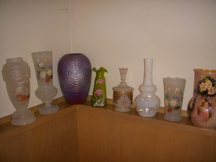 Bristol clambroth vases, etc.