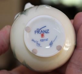 Buddha Stand

Pretty Asian-themed wall hanging, 3-shelved unit with Buddha figurine and vase as shown in pictures. Measures 46"tall x 9 1/2"wide x 7 1/2"deep. Buddha figurine is 9 1/2"tall. Overall very good condition. Black painted with copper-toned trim. No identifying markings on the Buddha figure. 