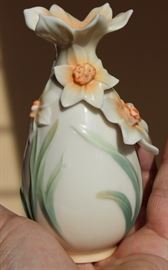 Buddha Stand

Pretty Asian-themed wall hanging, 3-shelved unit with Buddha figurine and vase as shown in pictures. Measures 46"tall x 9 1/2"wide x 7 1/2"deep. Buddha figurine is 9 1/2"tall. Overall very good condition. Black painted with copper-toned trim. No identifying markings on the Buddha figure. 