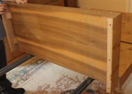 Table has 2 leaves, each 18"

Table is 30"t and 40"w.

With both 18" leaves table is 8'4" long.

Table top is 1 1/4" thick

Solid Oak Parson's Dining Table. Olive oak burl veneer.
Manufactured by Lane Corporation. Excellent overall condition with some minor visible signs of wear. 