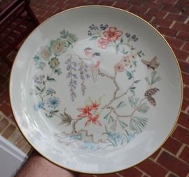  Gorham China Set

Hardly used, no chips or wear. Appears to be 8 five-piece place settings, however 1 dessert plate is missing.

8 dinner plates, 10 1/2" diameter
8 salad plates, 8 1/2" diameter
7 dessert plates, 6 1/4" diameter
8 saucers, 5 3/4" diameter
8 tea cups, 3 1/4"tall, 3 1/2" opening

All patterns match, dinner plates indicate the pattern is "Chinoiserie"