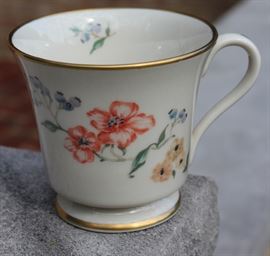  Gorham China Set

Hardly used, no chips or wear. Appears to be 8 five-piece place settings, however 1 dessert plate is missing.

8 dinner plates, 10 1/2" diameter
8 salad plates, 8 1/2" diameter
7 dessert plates, 6 1/4" diameter
8 saucers, 5 3/4" diameter
8 tea cups, 3 1/4"tall, 3 1/2" opening

All patterns match, dinner plates indicate the pattern is "Chinoiserie"