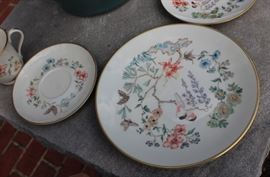  Gorham China Set

Hardly used, no chips or wear. Appears to be 8 five-piece place settings, however 1 dessert plate is missing.

8 dinner plates, 10 1/2" diameter
8 salad plates, 8 1/2" diameter
7 dessert plates, 6 1/4" diameter
8 saucers, 5 3/4" diameter
8 tea cups, 3 1/4"tall, 3 1/2" opening

All patterns match, dinner plates indicate the pattern is "Chinoiserie"