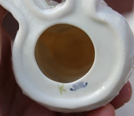  Belleek Porcelain Collection

Includes 8 pieces of fine Irish Beleek Porcelain.

1 Carlingford Cache Pot, 5 3/4"tall
1 "Happy Anniversary" Plate, 9" diameter
1 vine clock, 7 1/2"tall
1 ring holder
1 house-shaped ornament, inside marked "Thirteenth Edition"
1 Claddagh Make-Up Bell
1 leprechaun figurine, 5"tall
1 "Himself" titled mug, 4 3/4"tall

All pieces are in very good condition, no wearing of paint or chipping of ceramics. 