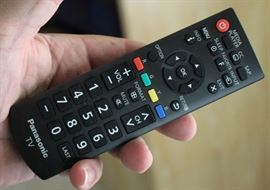 Roku 3 Streaming Console Complete Kit

Roku 3 is a powerful streaming device that is easily connected to a television via HDMI and can be used to access Netflix, Youtube, Hulu, HBO GO and hundreds of other apps and channels. Kit is complete, includes:
Roku 3 TV Console
Roku Remote
Power adapter
Headphones
Quick start guide
Also included is an HDMI cable (not a part of the original kit)

Model: 4200R