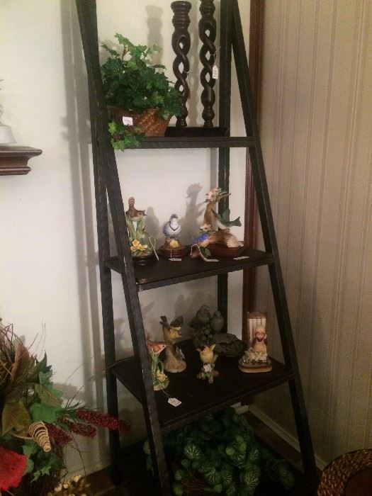 Graduated display shelf
