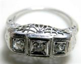 14K WHITE GOLD AND DIAMONDS LADIES ESTATE RING