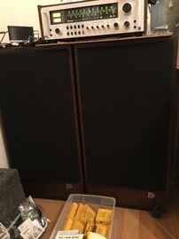 Pair of McIntosh Isoplaner XR16 and Mac4100 tuner receiver