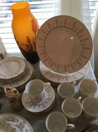 "Marquesa" 1970's china by Syracuse in excellent condition, reproducton Galle vase