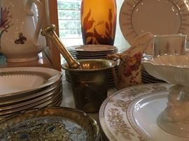 Wedgwood Argyll set of 8 rim soups, Brass Mortar and Pestle, Wedgwood bone china Gold Columbia, Florentine coasters