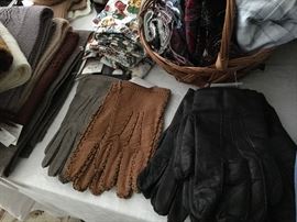LEATHER OUTDOOR AND DRIVING GLOVES