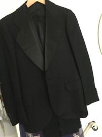 3 PIECE VINTAGE 1930'S MEN'S TUXEDO, EXCELLENT CONDITION SMALL.  LOOKS GREAT ON MY SIZE 2 WIFE!