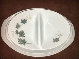 Noritake CookinServe china, "Wild Ivy", 4 pieces.