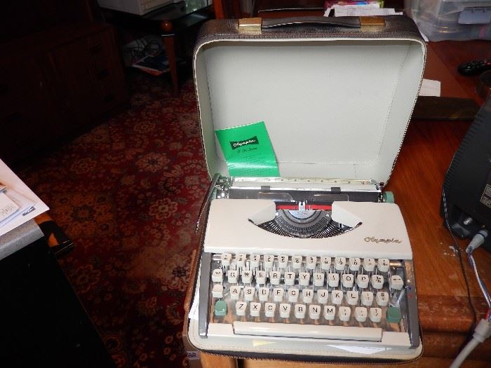 Vintage Typewriter with instructions with orginal sales receipt