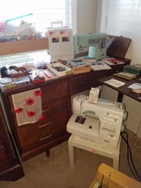 Vintage Singer sewing machine & mid century sewing cabinet. 