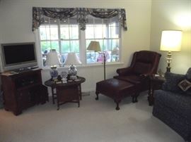 Hickory Chair Co. 'James River Plantation' burgundy leather chair and ottoman with ball & claw feet, Spode lamps