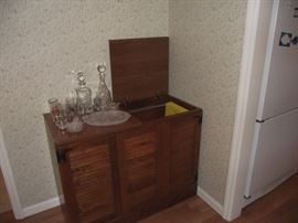 Vintage Ethan Allen buffet, can be used as an entertainment center, bar or for storage